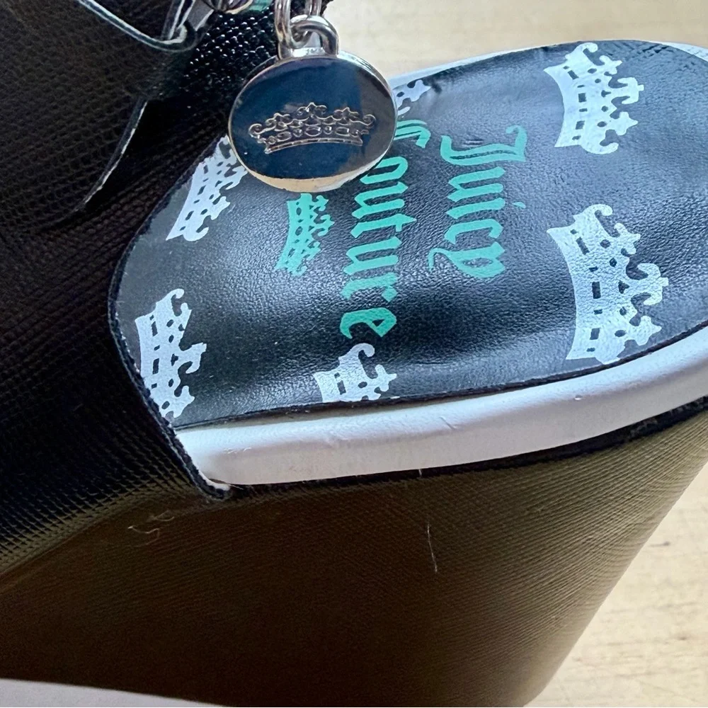 Juicy Couture Trish Black White Platform Wedge Sandals Women Size 7.5 Y2K Note